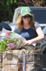 AMY POEHLER Shopping at Bristol Farms in West Hollywood 04/23/2017