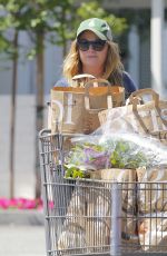 AMY POEHLER Shopping at Bristol Farms in West Hollywood 04/23/2017