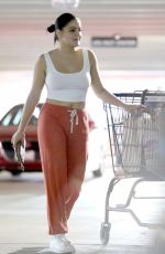 ARIEL WINTER Shopping at Ralphs in Sherman Oaks 04/02/2017
