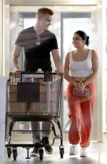 ARIEL WINTER Shopping at Ralphs in Sherman Oaks 04/02/2017
