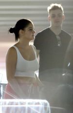 ARIEL WINTER Shopping at Ralphs in Sherman Oaks 04/02/2017