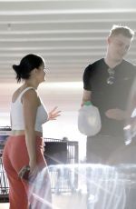ARIEL WINTER Shopping at Ralphs in Sherman Oaks 04/02/2017