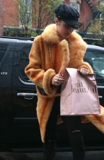 BELLA HADID Arrives at Her Apartment in New York 04/25/2017