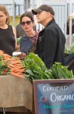 COURTENEY COX Shopping at Los Angeles Farmers Market 04/08/2017