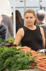 COURTENEY COX Shopping at Los Angeles Farmers Market 04/08/2017