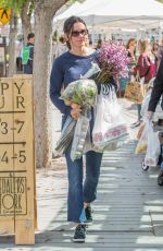 COURTENEY COX Shopping at Los Angeles Farmers Market 04/08/2017