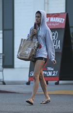 ELISABETTA CANALIS Shoping at Bristol Farms in Los Angeles 04/15/2017