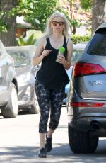 ELIZABETH BANKS Out Hikinig in Los Angeles 04/29/2017