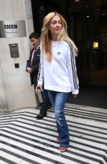 FEARNE COTTON Arrives at BBC Radio Studios in London 04/12/2017