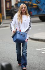 FEARNE COTTON Arrives at BBC Radio Studios in London 04/12/2017