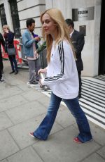 FEARNE COTTON Arrives at BBC Radio Studios in London 04/12/2017