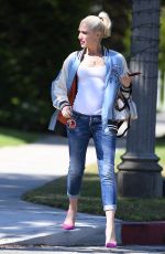 GWEN STEFANI Out and About in Los Angeles 04/09/2017