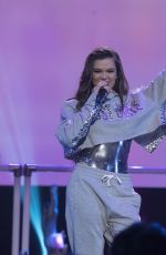 HAILEE STEINFELD Performs at 2017 Radio Disney Music Awards 04/29/2017