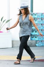 HALLE BERRY Shopping at Bristol Farms in West Hollywood 04/14/2017