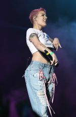 HALSEY Performs at ACLU Benefit Concert in Los Angeles 04/03/2017