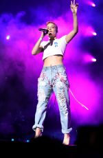 HALSEY Performs at ACLU Benefit Concert in Los Angeles 04/03/2017