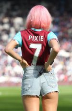 PIXIE LOTT Performs at West Ham vs Everton Football Match Half Time in London 04/22/2017