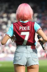 PIXIE LOTT Performs at West Ham vs Everton Football Match Half Time in London 04/22/2017