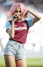 PIXIE LOTT Performs at West Ham vs Everton Football Match Half Time in London 04/22/2017