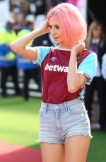 PIXIE LOTT Performs at West Ham vs Everton Football Match Half Time in London 04/22/2017