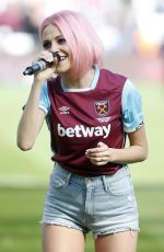 PIXIE LOTT Performs at West Ham vs Everton Football Match Half Time in London 04/22/2017
