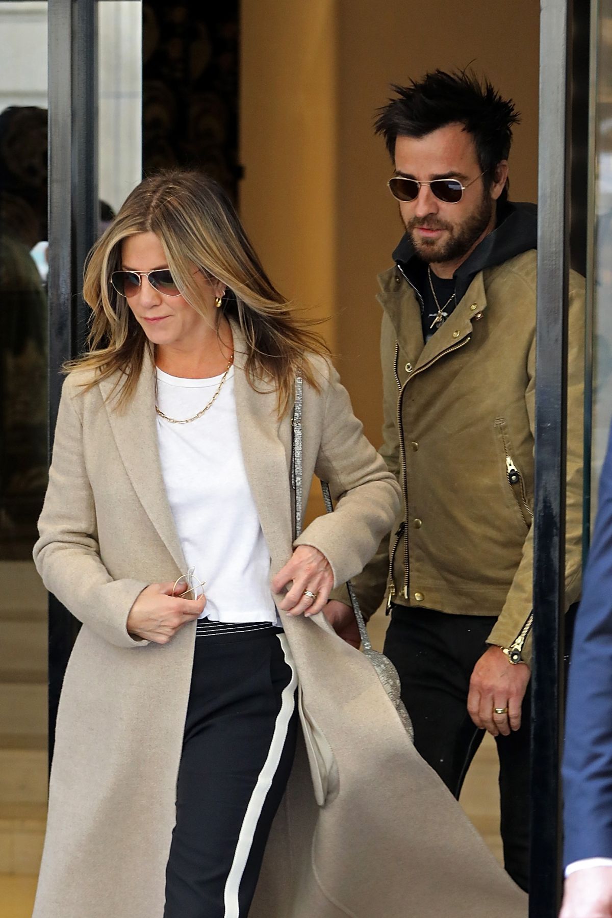 JENNIFER ANISTON and Justin Theroux Leaving Chanel Store in Paris 04/12/2017 JENNIFER ANISTON and Justin Theroux Leaving Chanel Store in Paris 04/12/2017