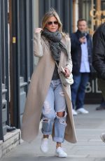 JENNIFER ANISTON Leaves Dries Van Noten