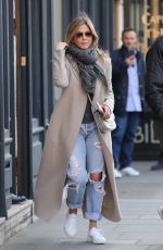 JENNIFER ANISTON Leaves Dries Van Noten