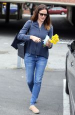 JENNIFER GARNER in Jeans Out in Pacific Palisades 04/17/2017