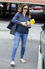 JENNIFER GARNER in Jeans Out in Pacific Palisades 04/17/2017