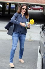 JENNIFER GARNER in Jeans Out in Pacific Palisades 04/17/2017