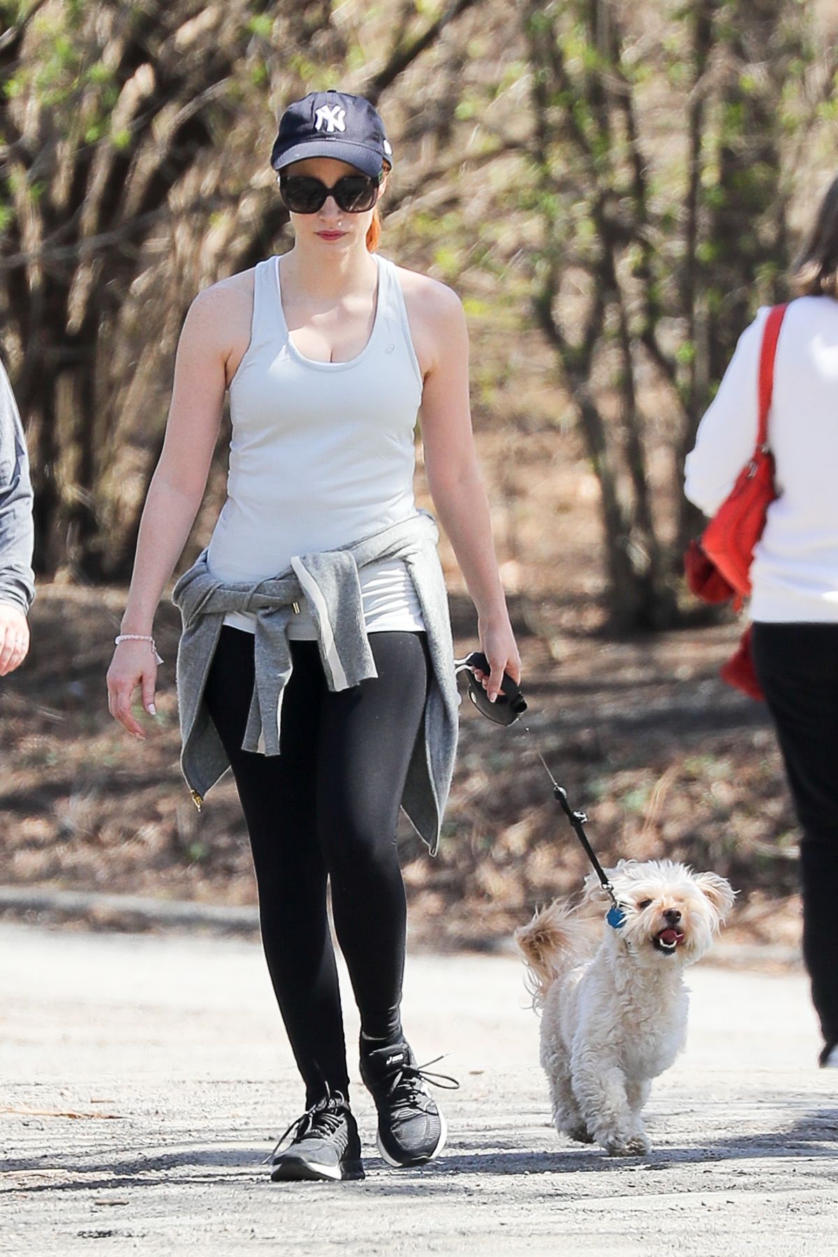 JESSICA CHASTAIN Walks Her Dog Out in Central Park in New York 04/09/2017 JESSICA CHASTAIN Walks Her Dog Out in Central Park in New York 04/09/2017