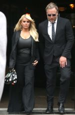 JESSICA SIMPSON leaves Her HOtel in New York 04/20/2017