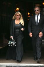 JESSICA SIMPSON leaves Her HOtel in New York 04/20/2017