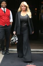 JESSICA SIMPSON leaves Her HOtel in New York 04/20/2017