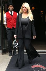 JESSICA SIMPSON leaves Her HOtel in New York 04/20/2017