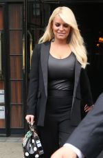 JESSICA SIMPSON leaves Her HOtel in New York 04/20/2017