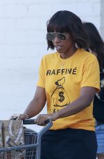 KELLY ROWLAND Out Shoppin at Bristol Farms in Los Angeles 04/20/2017