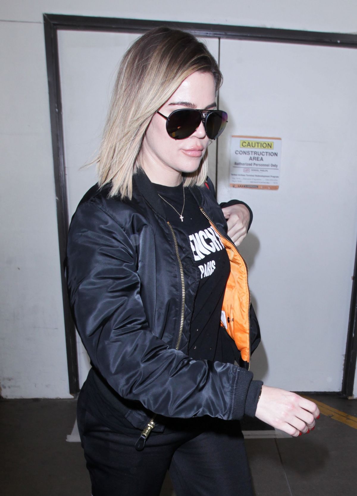 KHLOE KARDASHIAN at LAX Airport in Los Angeles 04/17/2017 KHLOE KARDASHIAN at LAX Airport in Los Angeles 04/17/2017