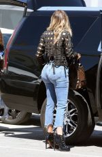 KHLOE KARDASHIAN in Tight Jeans Oout for Lunch in Los Angeles 03/31/2017