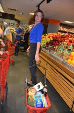 LUANN DE LESSEPS Shoping Groceries at Morton Village Supermarket in New York 04/10/2017