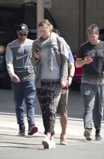 MARIA SHARAPOVA Out for Lunch in Los Angeles 04/11/2017
