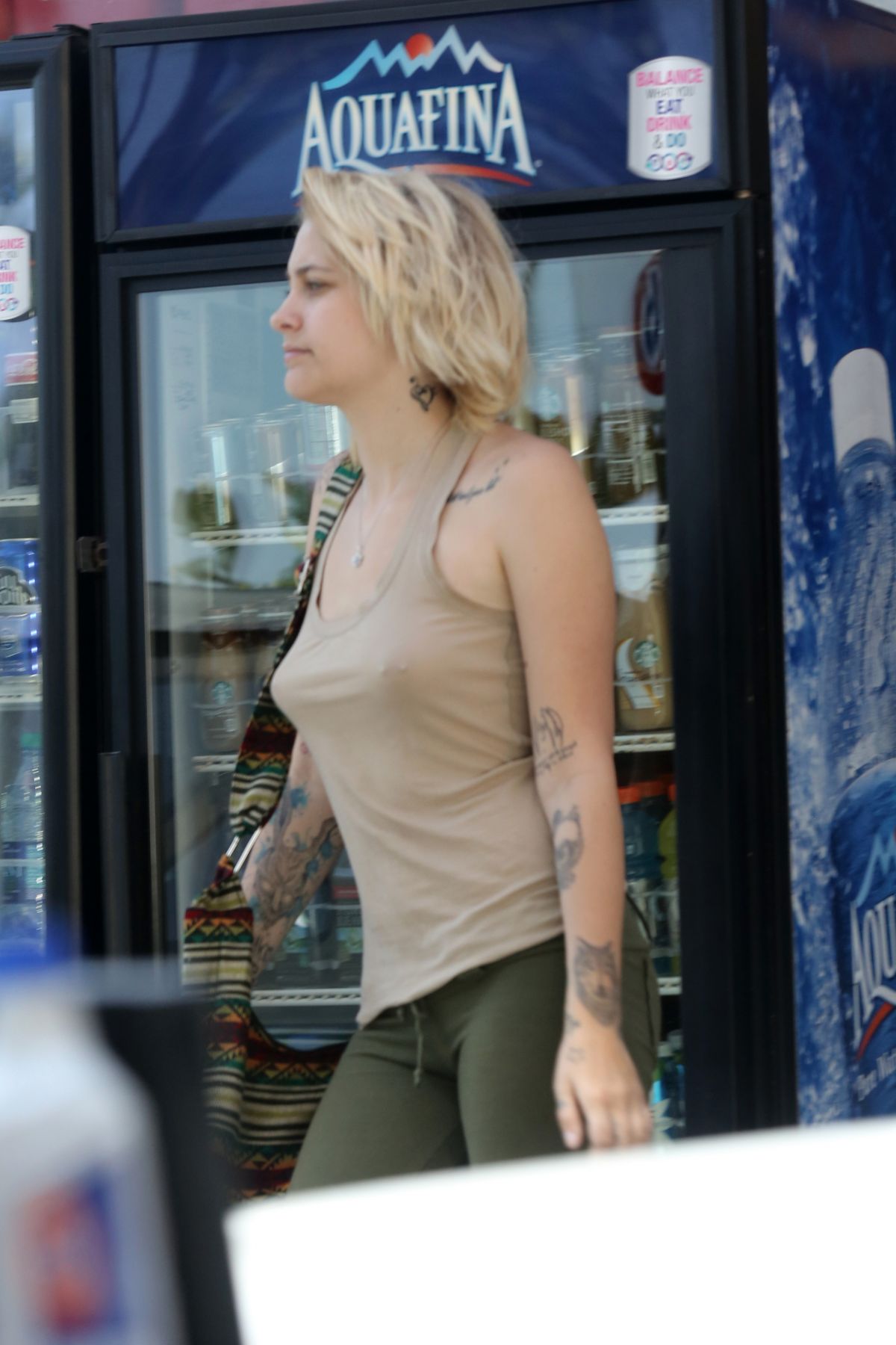 paris-jackson-out-shopping-in-los-angeles-04-03-2017_11.