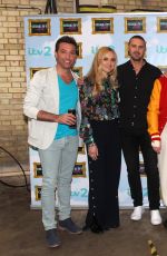 PIXIE LOTT o the Set of Celebrity Juice in Herts 04/12/2017