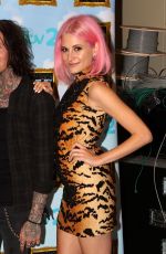 PIXIE LOTT o the Set of Celebrity Juice in Herts 04/12/2017