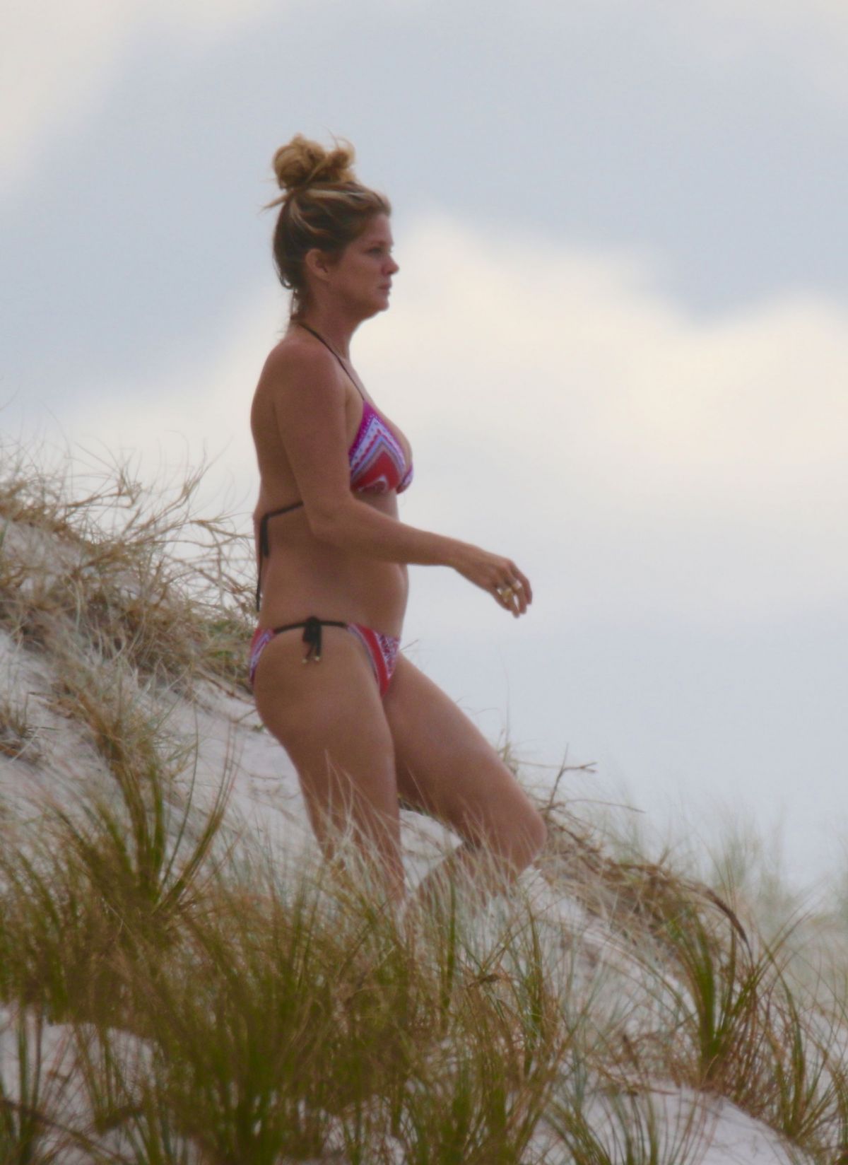 Rachel Hunter Wearing a bikini at a beach in New Zealand 