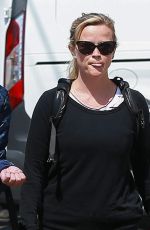 REESE WITHERSPOON Heading to a Yoga Class in Brentwood 04/10/2017