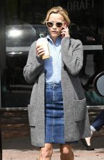REESE WITHERSPOON Leaves a Starbucks in Brentwood 04/07/2017