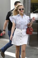 REESE WITHERSPOON Out and About in Los Angeles 04/27/2017