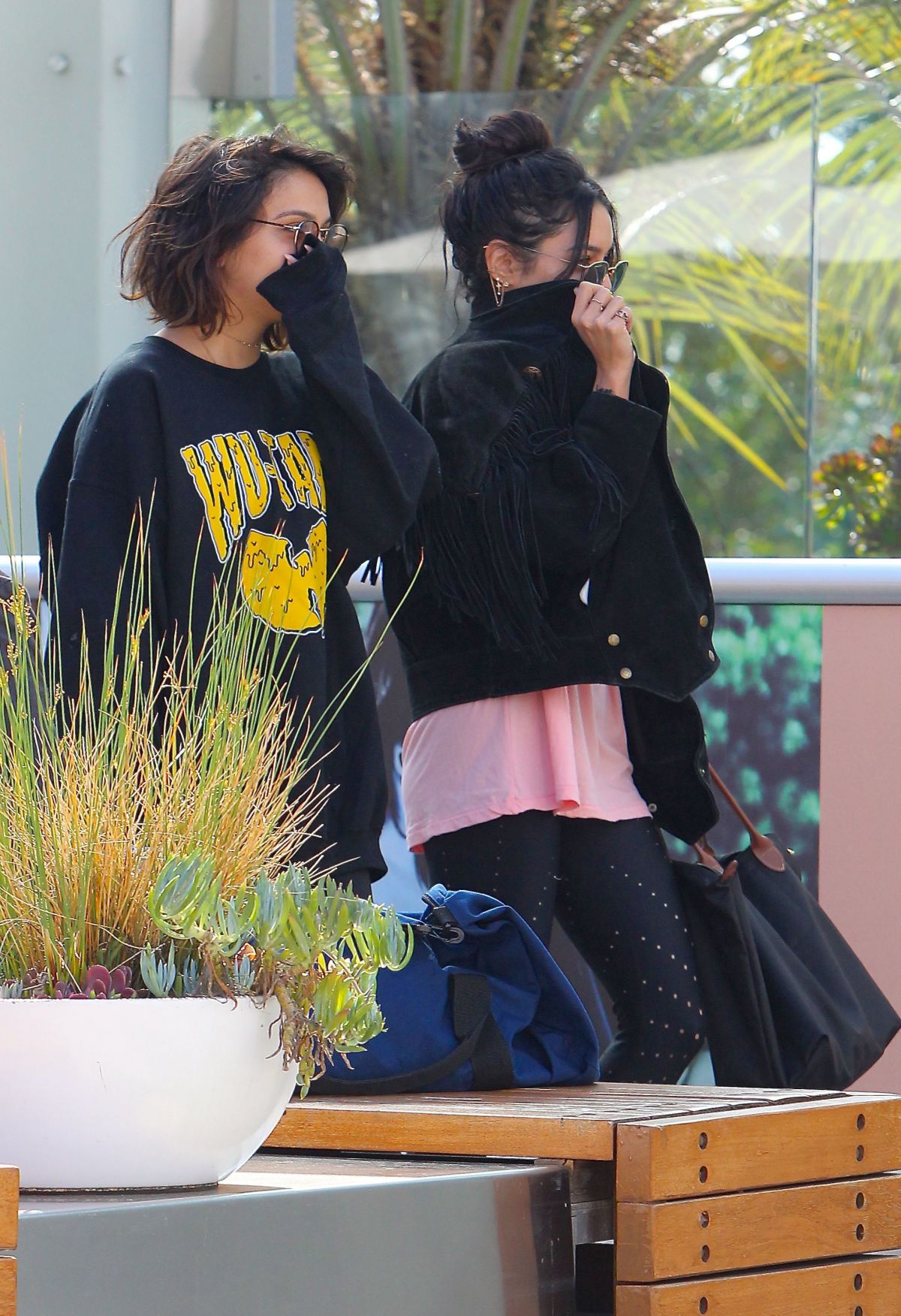VANESSA and STELLA HUDGENS Heading to a Gym in Los Angeles 04/12/2017 VANESSA and STELLA HUDGENS Heading to a Gym in Los Angeles 04/12/2017
